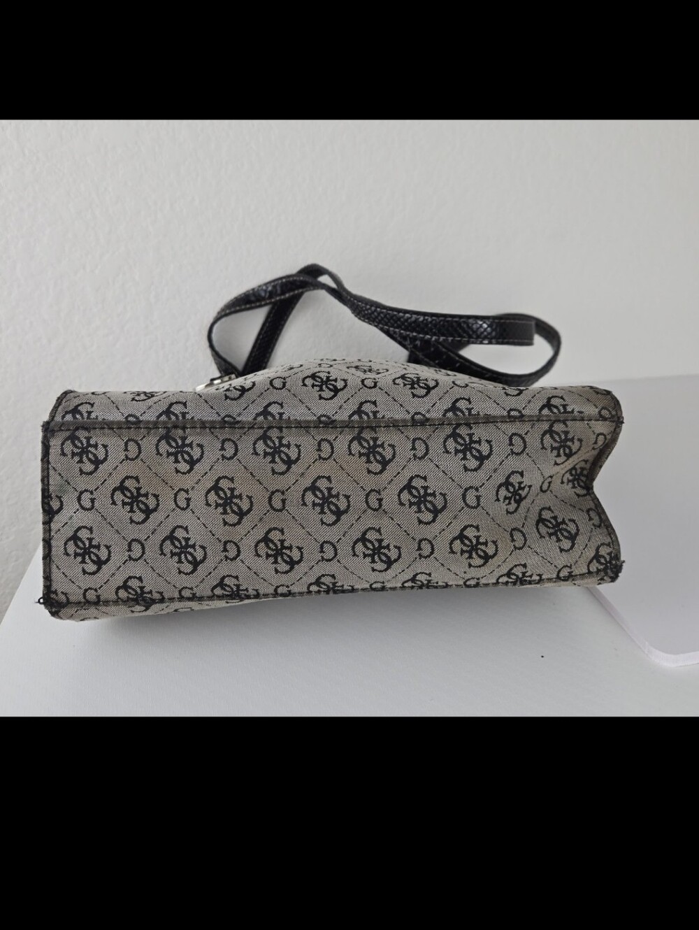 Guess Monogram Small Purse - Picture 4 of 12